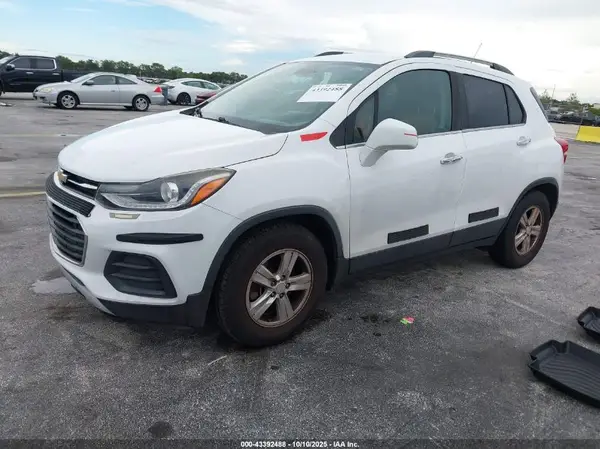 3GNCJLSBXHL188218 2017 CHEVROLET TRAX - Image 2