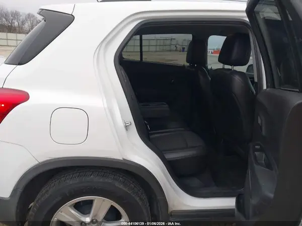 3GNCJLSBXHL249647 2017 CHEVROLET TRAX - Image 8