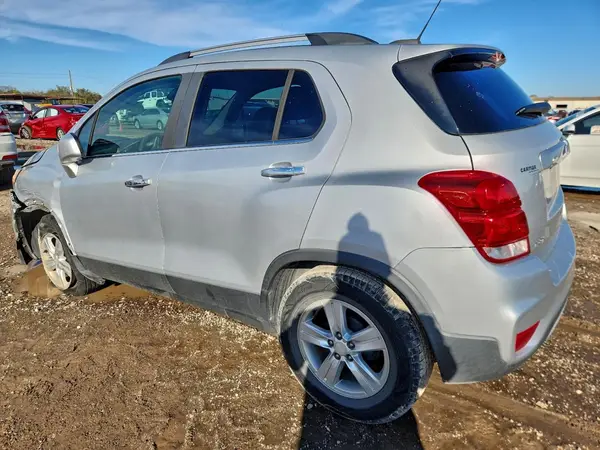 3GNCJLSBXHL256985 2017 CHEVROLET TRAX - Image 2