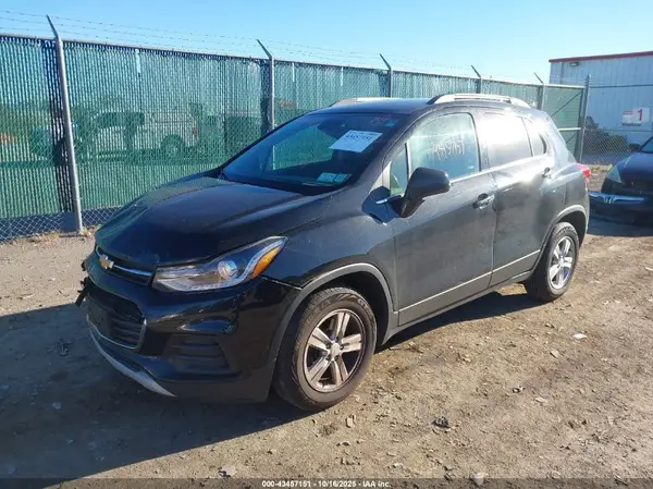 3GNCJLSBXHL271857 2017 CHEVROLET TRAX - Image 2