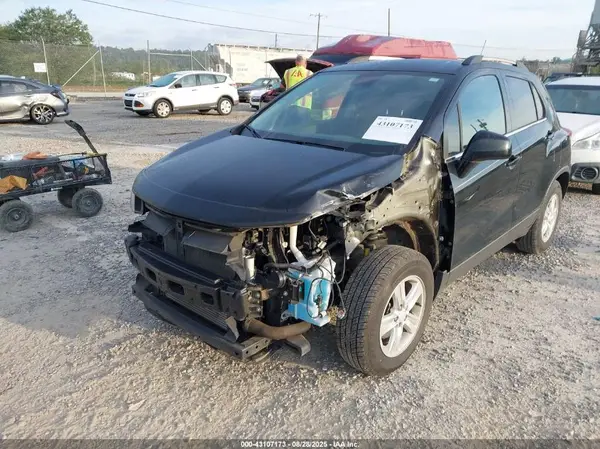3GNCJLSBXJL153944 2018 CHEVROLET TRAX - Image 2