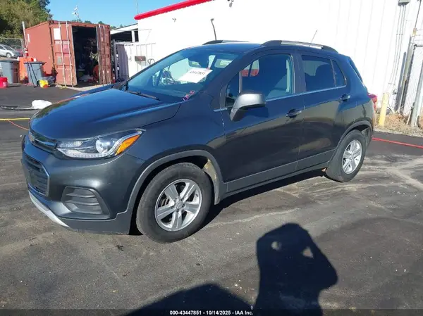 3GNCJLSBXJL197443 2018 CHEVROLET TRAX - Image 2
