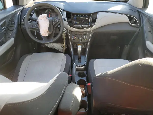 3GNCJLSBXJL197586 2018 CHEVROLET TRAX - Image 8