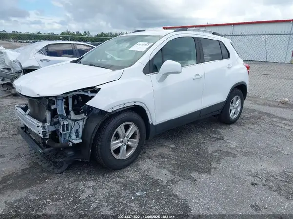3GNCJLSBXJL198611 2018 CHEVROLET TRAX - Image 2