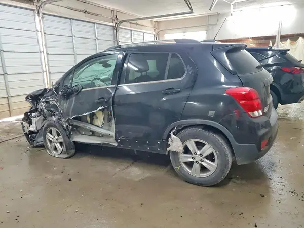 3GNCJLSBXJL207341 2018 CHEVROLET TRAX - Image 2