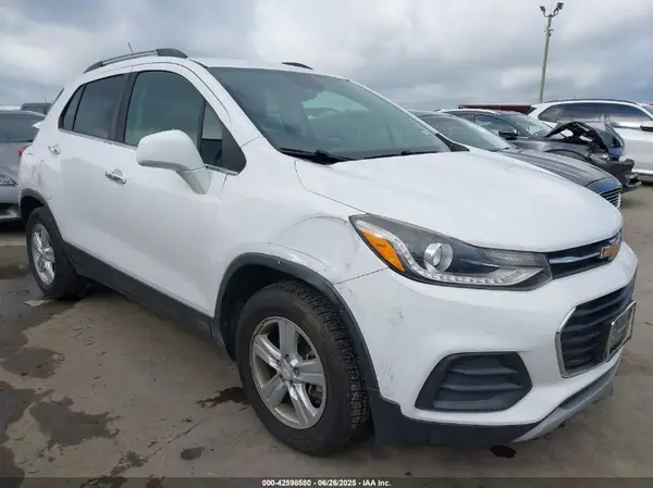 3GNCJLSBXJL222700 2018 CHEVROLET TRAX - Image 1