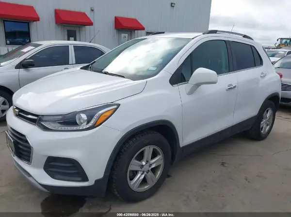 3GNCJLSBXJL222700 2018 CHEVROLET TRAX - Image 2