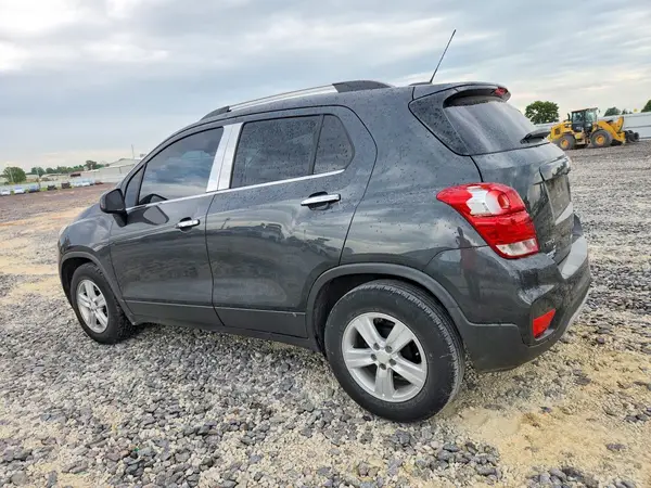 3GNCJLSBXJL228285 2018 CHEVROLET TRAX - Image 2