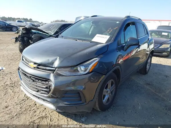 3GNCJLSBXJL237956 2018 CHEVROLET TRAX - Image 2