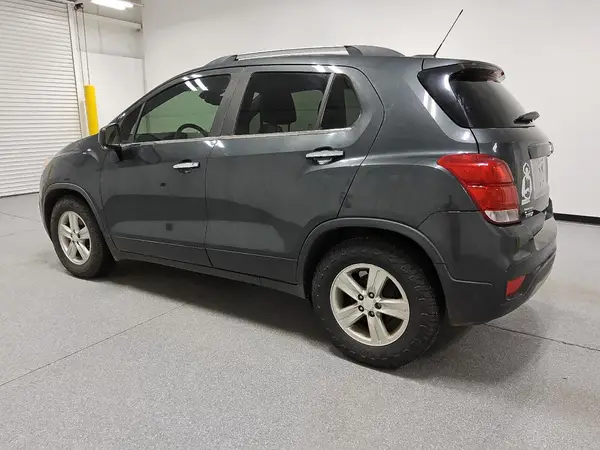 3GNCJLSBXJL248679 2018 CHEVROLET TRAX - Image 2