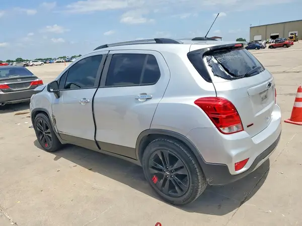 3GNCJLSBXJL290060 2018 CHEVROLET TRAX - Image 2