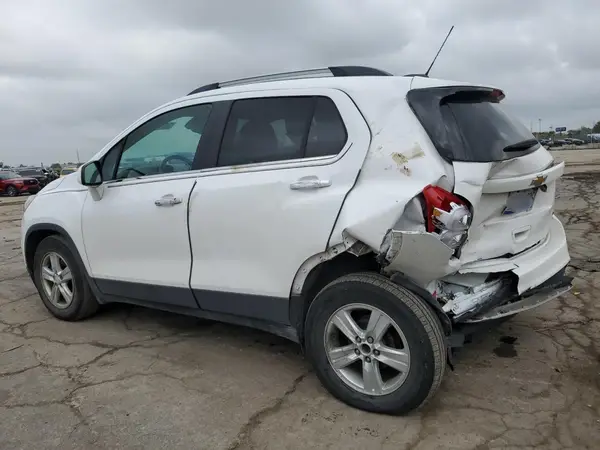 3GNCJLSBXJL348099 2018 CHEVROLET TRAX - Image 2