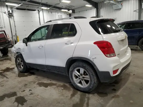 3GNCJLSBXJL353268 2018 CHEVROLET TRAX - Image 2