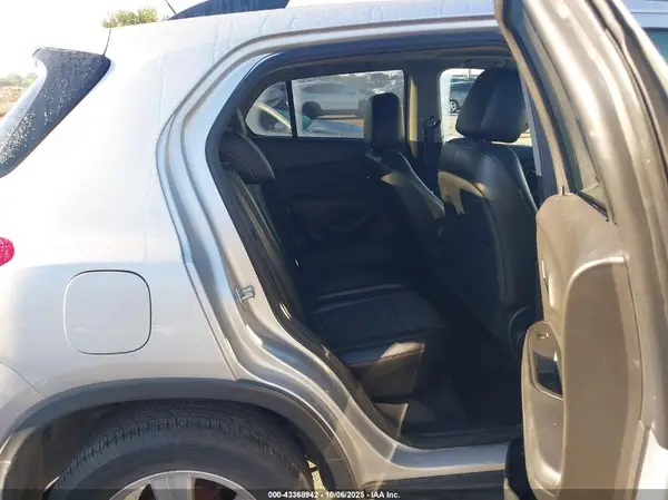 3GNCJLSBXJL360320 2018 CHEVROLET TRAX - Image 8