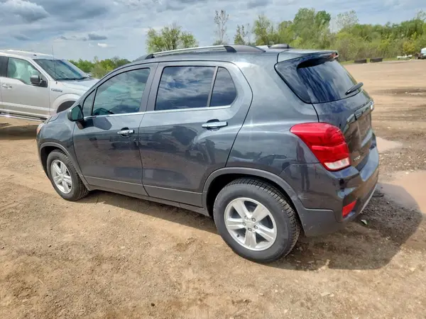 3GNCJLSBXJL361046 2018 CHEVROLET TRAX - Image 2