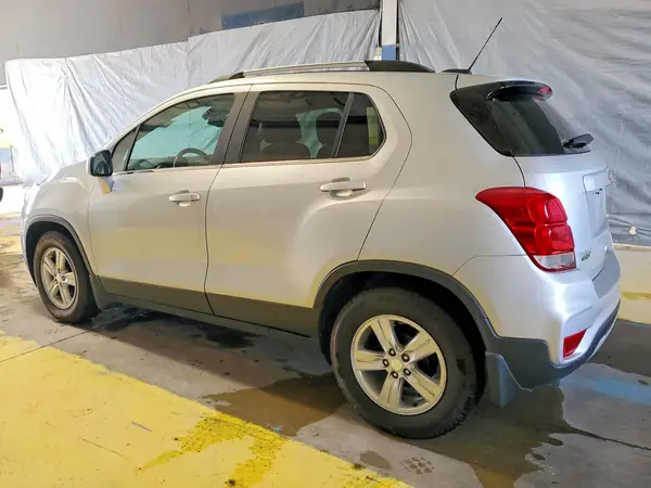 3GNCJLSBXJL369583 2018 CHEVROLET TRAX - Image 2