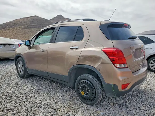 3GNCJLSBXJL371706 2018 CHEVROLET TRAX - Image 2