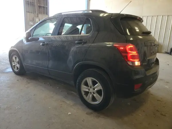 3GNCJLSBXJL382902 2018 CHEVROLET TRAX - Image 2