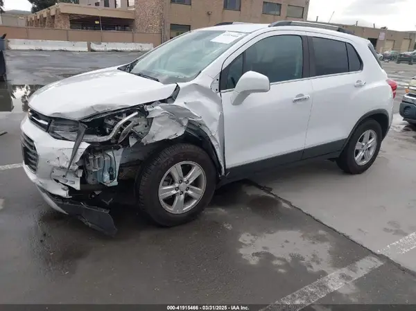 3GNCJLSBXJL383712 2018 CHEVROLET TRAX - Image 2