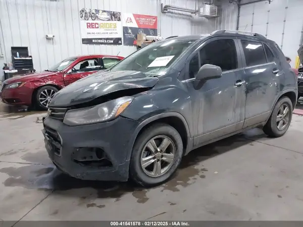 3GNCJLSBXJL401660 2018 CHEVROLET TRAX - Image 2