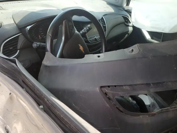 3GNCJLSBXJL407281 2018 CHEVROLET TRAX - Image 8