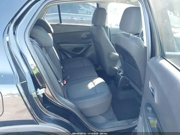 3GNCJLSBXKL127894 2019 CHEVROLET TRAX - Image 8