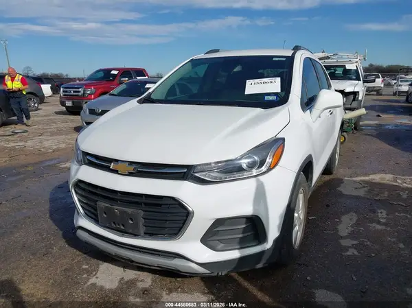 3GNCJLSBXKL145778 2019 CHEVROLET TRAX - Image 2