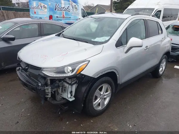 3GNCJLSBXKL176478 2019 CHEVROLET TRAX - Image 2
