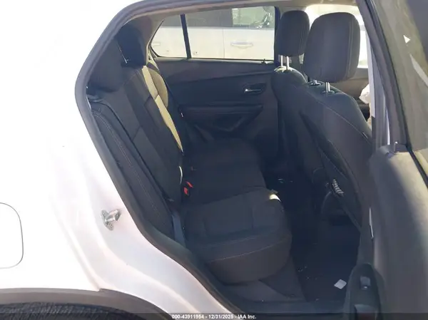3GNCJLSBXKL263121 2019 CHEVROLET TRAX - Image 8
