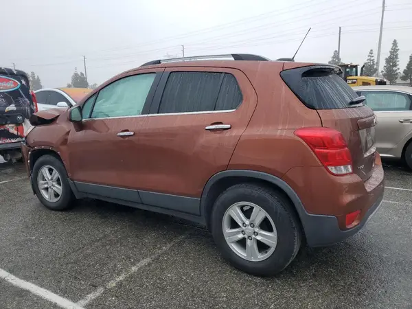 3GNCJLSBXKL268030 2019 CHEVROLET TRAX - Image 2