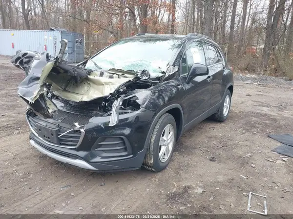 3GNCJLSBXKL351117 2019 CHEVROLET TRAX - Image 2