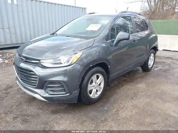 3GNCJLSBXKL360626 2019 CHEVROLET TRAX - Image 2