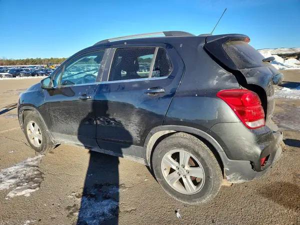 3GNCJLSBXKL372811 2019 CHEVROLET TRAX - Image 2