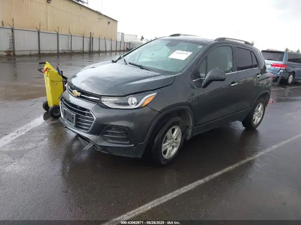 3GNCJLSBXKL384988 2019 CHEVROLET TRAX - Image 2