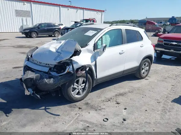 3GNCJLSBXLL143398 2020 CHEVROLET TRAX - Image 2