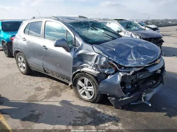 3GNCJLSBXLL229214 2020 CHEVROLET TRAX - Image 1