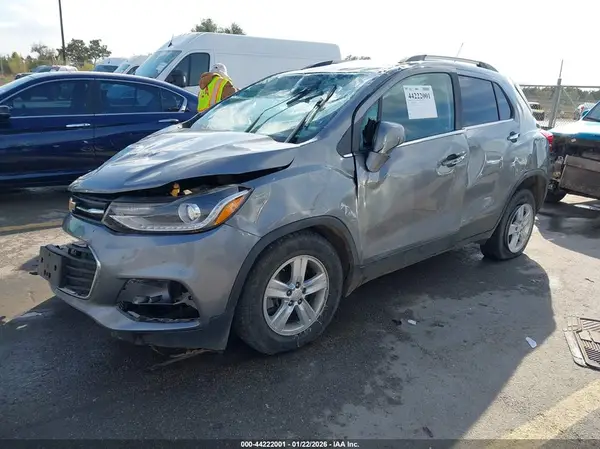 3GNCJLSBXLL229214 2020 CHEVROLET TRAX - Image 2