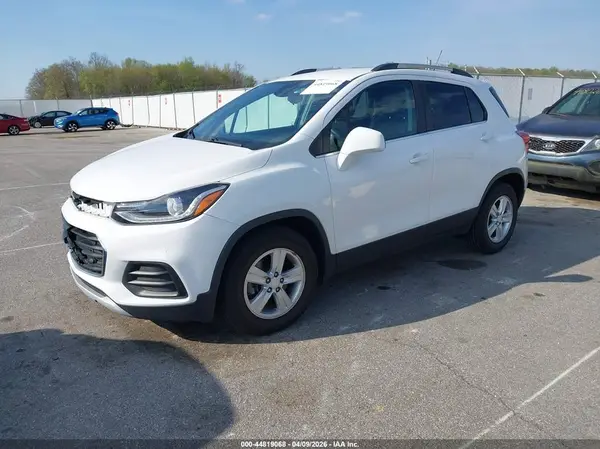 3GNCJLSBXLL233277 2020 CHEVROLET TRAX - Image 2