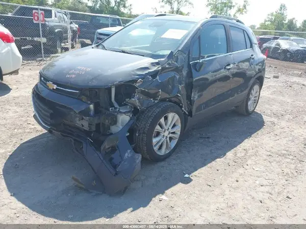 3GNCJMSB0JL290008 2018 CHEVROLET TRAX - Image 2