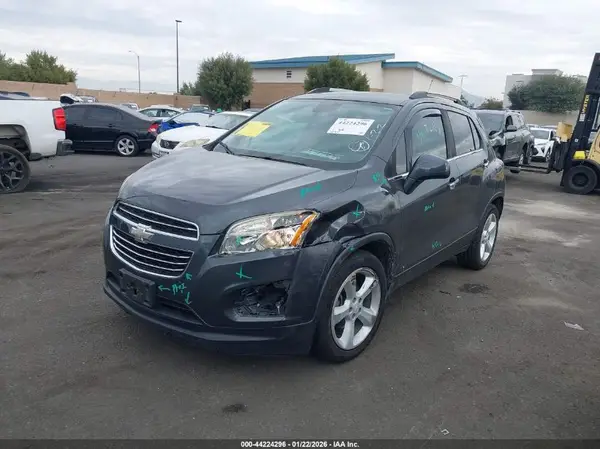 3GNCJMSB1GL270116 2016 CHEVROLET TRAX - Image 2