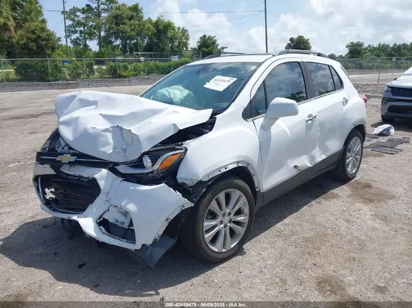 3GNCJMSB2JL223281 2018 CHEVROLET TRAX - Image 2