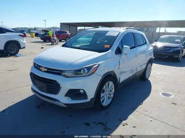 3GNCJMSB4HL280933 2017 CHEVROLET TRAX - Image 2