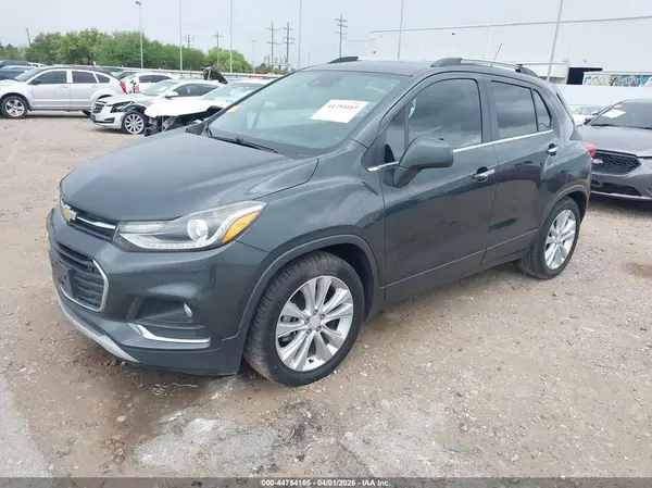 3GNCJMSB5JL240513 2018 CHEVROLET TRAX - Image 2