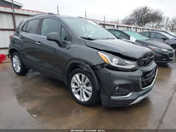 3GNCJMSB5LL163354 2020 CHEVROLET TRAX - Image 1