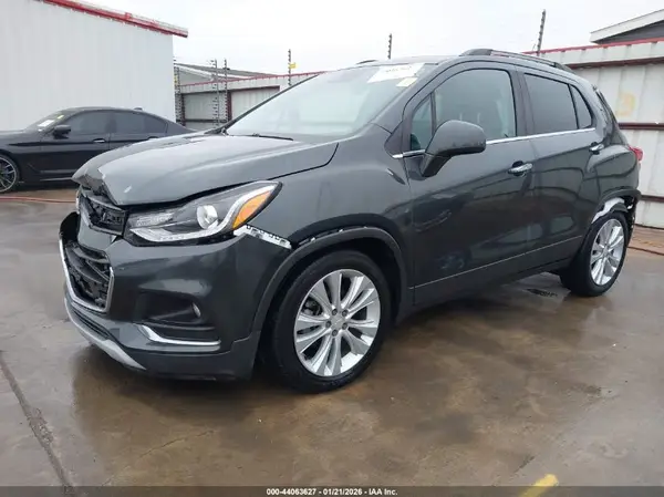 3GNCJMSB5LL163354 2020 CHEVROLET TRAX - Image 2