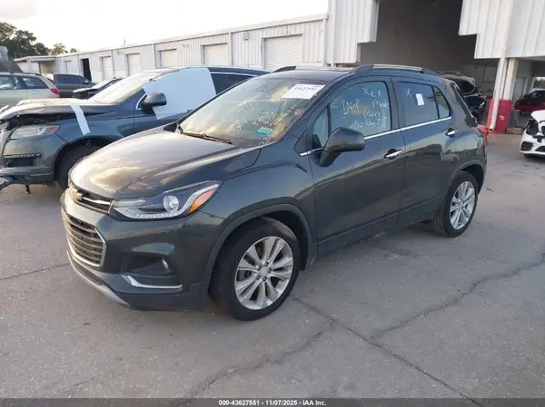 3GNCJMSB8LL235275 2020 CHEVROLET TRAX - Image 2