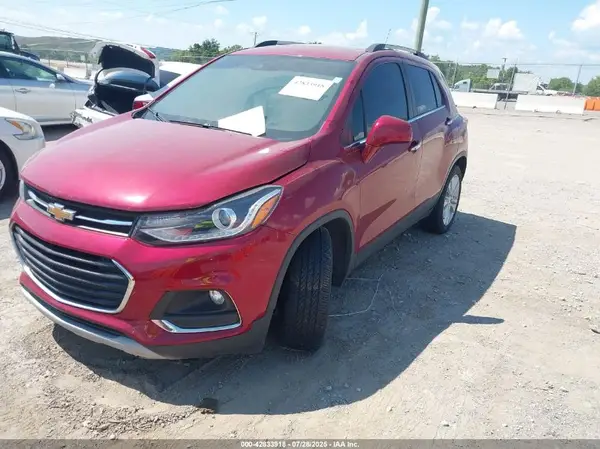 3GNCJMSBXJL392304 2018 CHEVROLET TRAX - Image 2