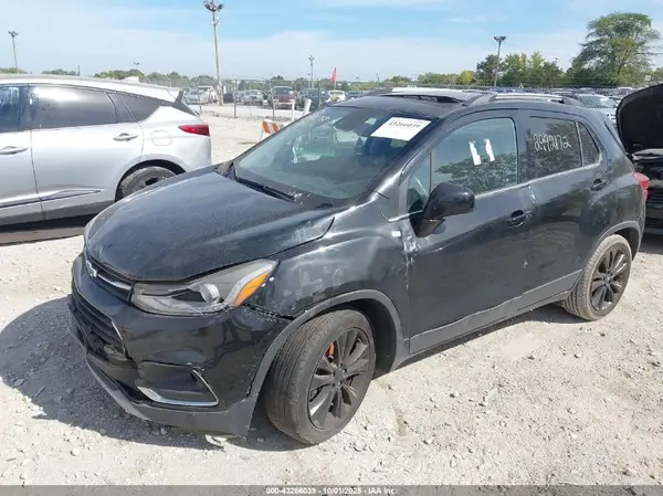 3GNCJMSBXLL180456 2020 CHEVROLET TRAX - Image 2