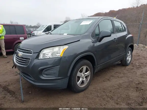 3GNCJNSB0GL261106 2016 CHEVROLET TRAX - Image 2