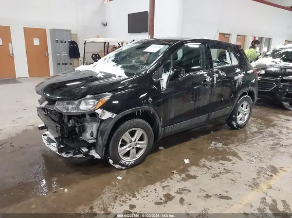 3GNCJNSB0HL265593 2017 CHEVROLET TRAX - Image 2